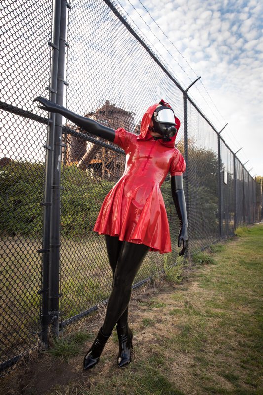 A sexy photograph of Rope Candy, in red latex. Tagged with: gasmask & in public. Posted September 2017.