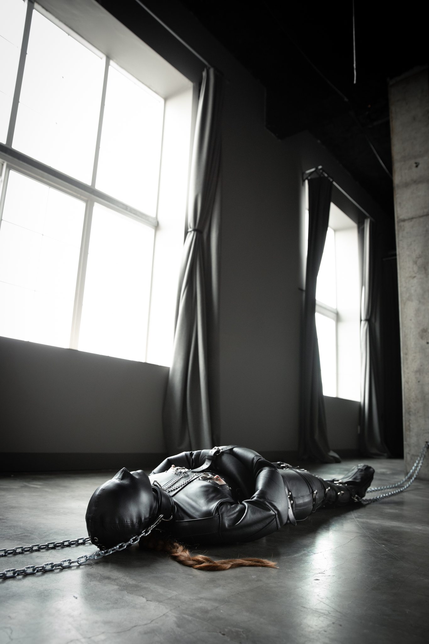https://images.reflectivedesire.com/photos/adventures-with-mbot/mbot-in-leather-42.large.jpg