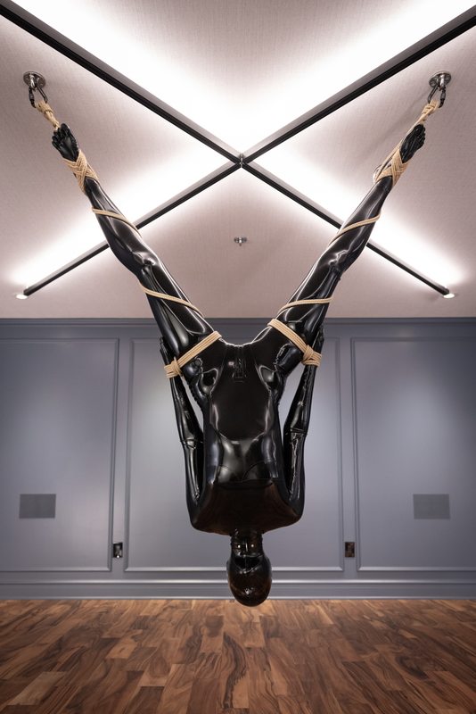 A sexy photograph of Vespa & Tie Rope Take Photo in black latex. Tagged with: rope / shibari. Posted February 2019.