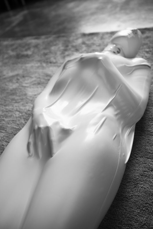 A sexy photograph of Vespa in white latex. Tagged with: vacuum bondage. Posted February 2019.