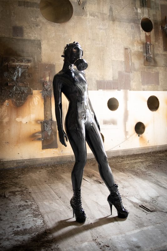 A sexy photograph of Vespa, in black latex. Tagged with: gasmask. Posted October 2019.