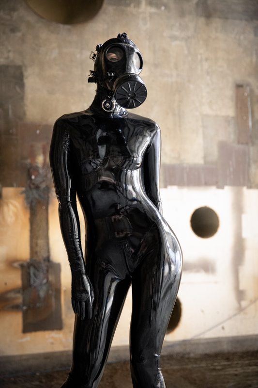 A sexy photograph of Vespa in black latex. Tagged with: gasmask. Posted October 2019.