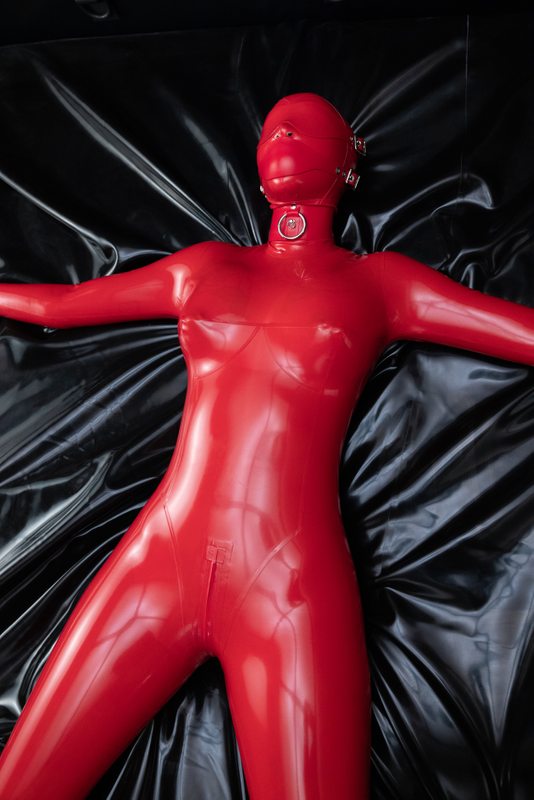 A sexy photograph of Ravyn Alexa in red latex. Posted January 2023.