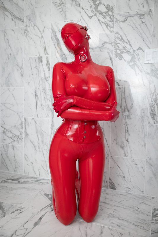 A sexy photograph of Ravyn Alexa in red latex. Posted January 2023.