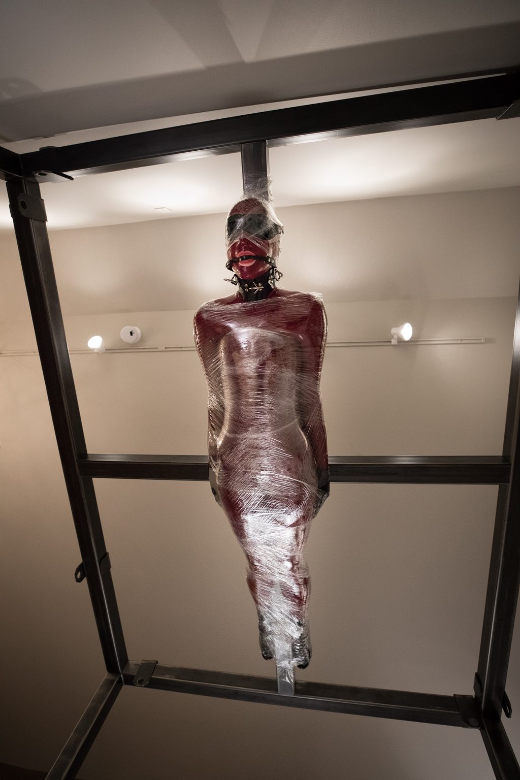 Cocoon A photo album of Rope Candy & Vespa, in red latex. Tagged with: gagged. Posted March 2017.