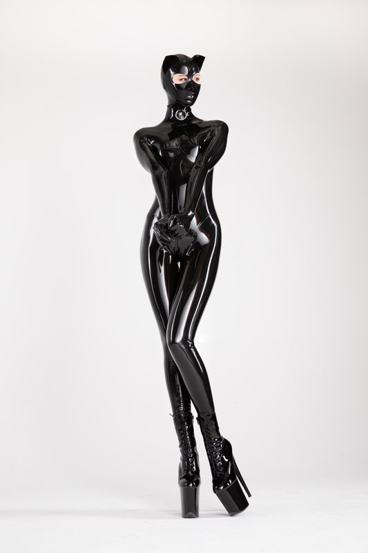 A sexy photograph of Glossy Toy in black latex. Tagged with: kitten. Posted September 2019.