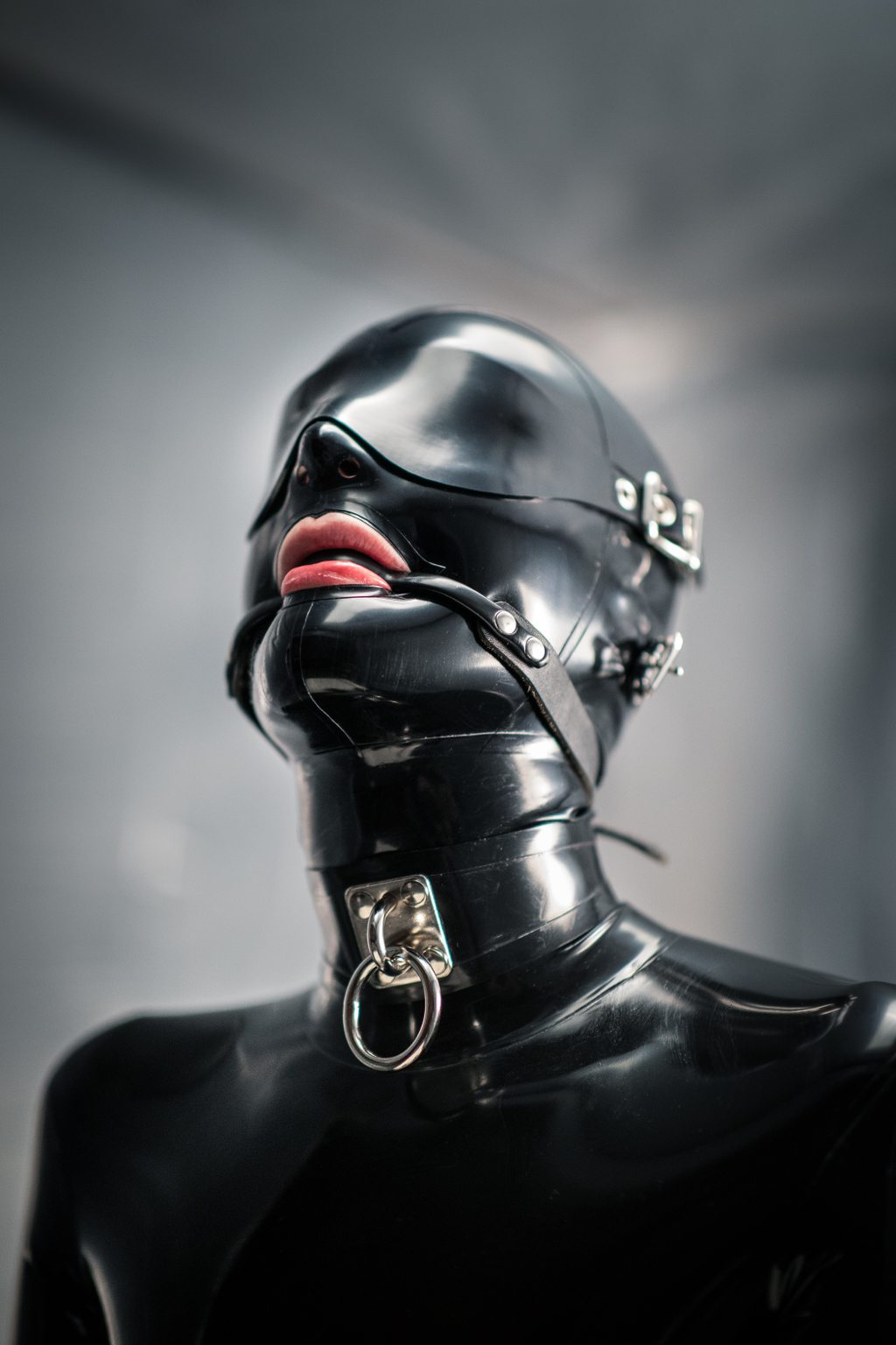 Dexter's Laboratory A photo album of Endza, in blue & black latex. Tagged with: kitten, gagged, gasmask & straitjacket. Posted May 2018.