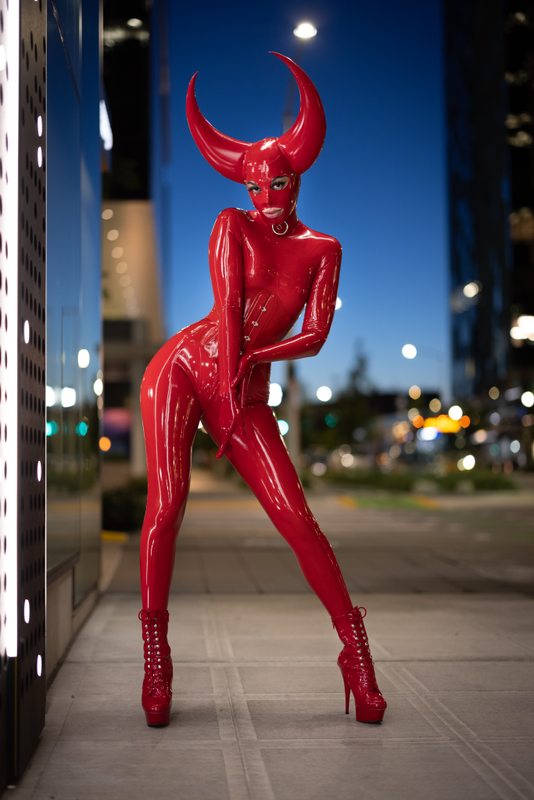 A sexy photograph of Ravyn Alexa in red latex. Tagged with: in public. Posted August 2021.