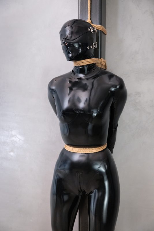 A sexy photograph of Vespa & Tie Rope Take Photo in black latex. Tagged with: rope / shibari. Posted December 2021.