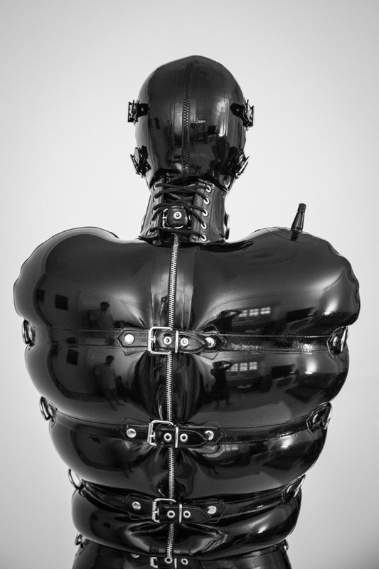 A sexy photograph of Vespa. Tagged with: inflatable. Posted July 2016.