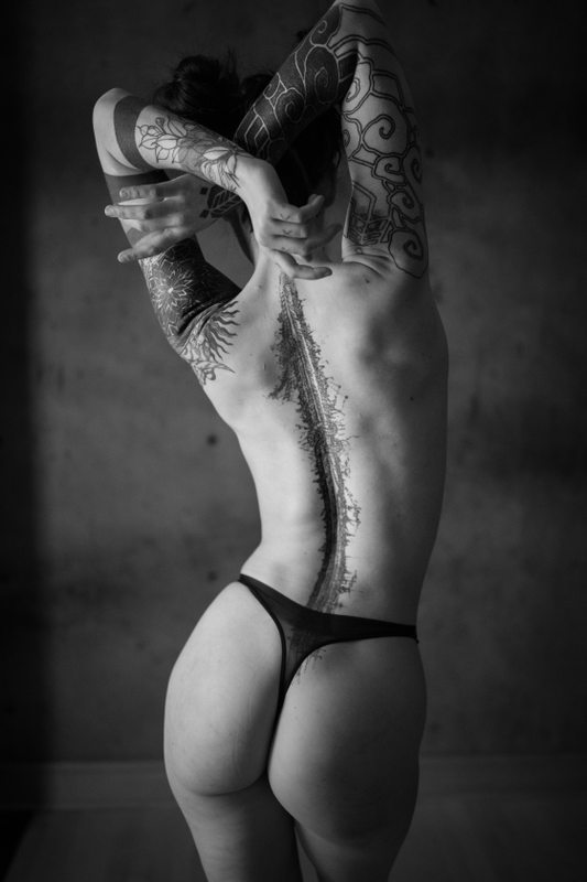 A sexy photograph of Cam Damage. Tagged with: leather & tattoos. Posted February 2019.
