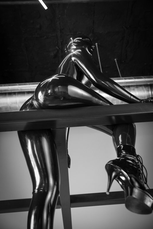 A sexy photograph of Skin & Sin, in black latex. Posted July 2020.
