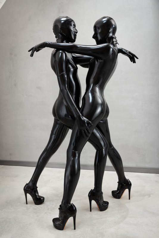 A sexy photograph of Vespa & Ravyn Alexa in black latex. Posted October 2021.