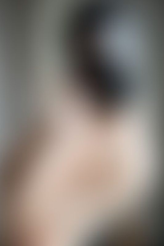 Mbot № 14 A sexy photograph of Mbot showing bare skin. Posted January 2020.
