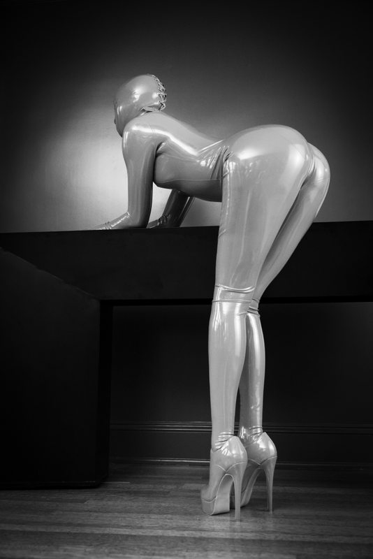 A sexy photograph of Ravyn Alexa in metallic latex. Posted February 2022.