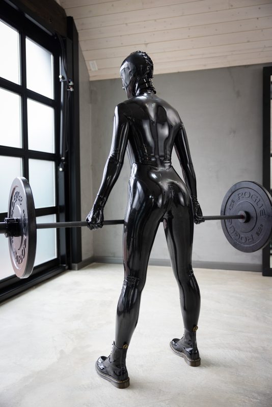 A sexy photograph of Vespa in black latex. Tagged with: rubber gym. Posted February 2022.