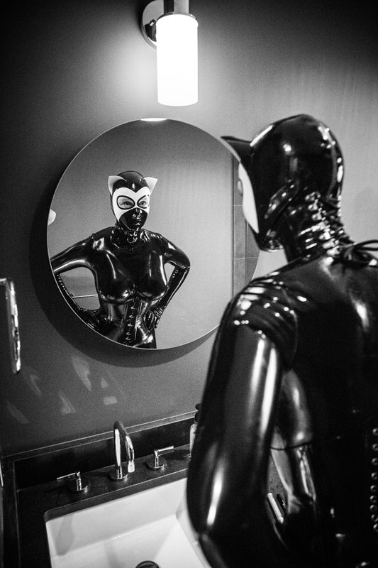 A sexy photograph of Vespa, in black latex. Tagged with: kitten. Posted October 2015.