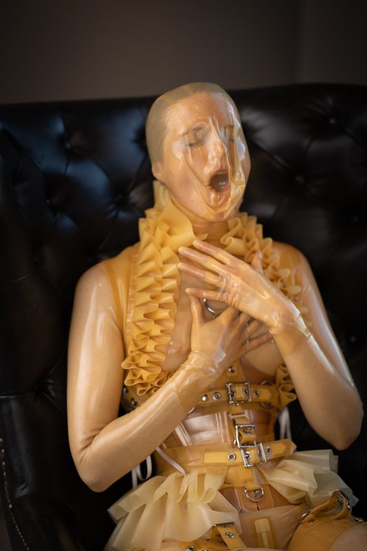 A sexy photograph of Mbot, in transparent latex. Tagged with: breathplay. Posted December 2020.