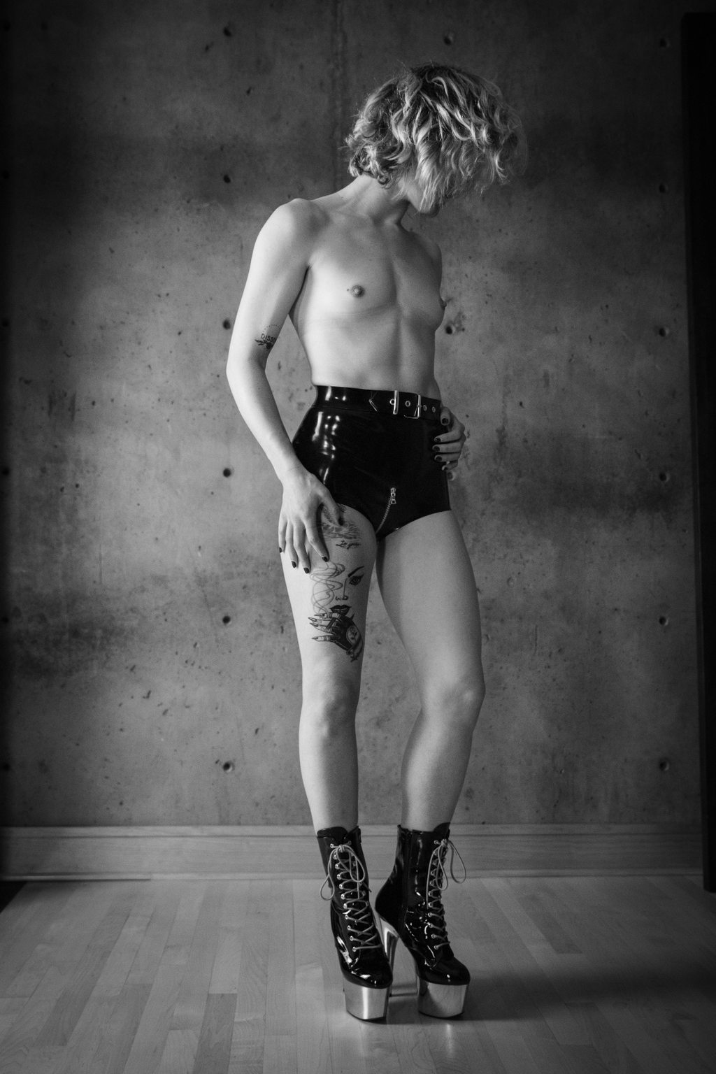 Scarlett A photo album of Someone, in black latex. Tagged with: muzzle & straitjacket. Posted October 2019.
