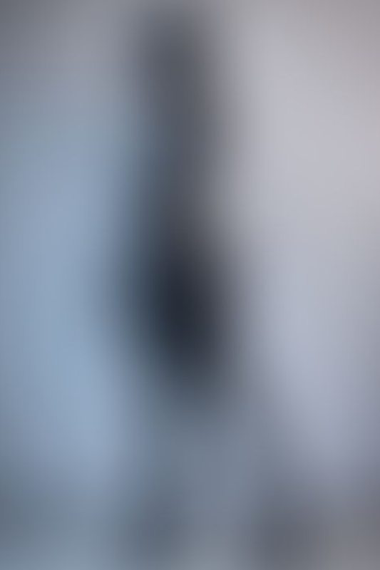 A sexy photograph of Ravyn Alexa in black latex. Tagged with: gasmask. Posted December 2021.