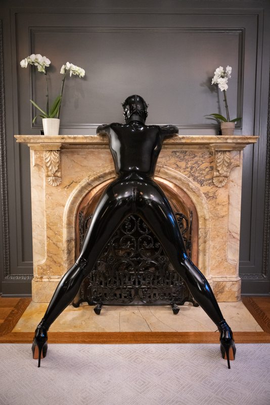A sexy photograph of Vespa in black latex. Posted February 2022.