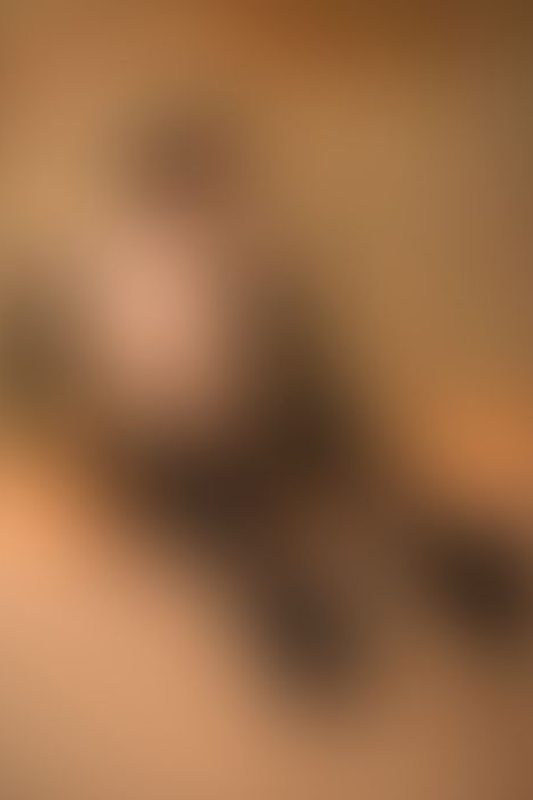 A sexy photograph of Knotasha showing bare skin with black latex. Posted January 2018.