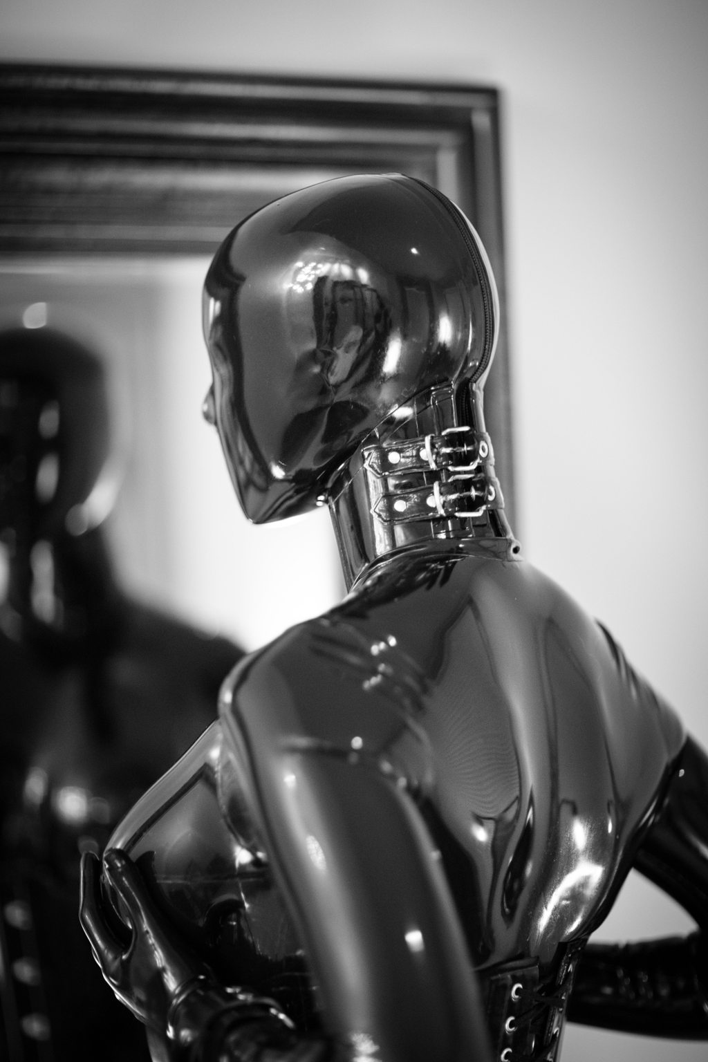 Toy A photo album of Vespa, in black latex. Tagged with: armbinder & vibrator. Posted December 2016.