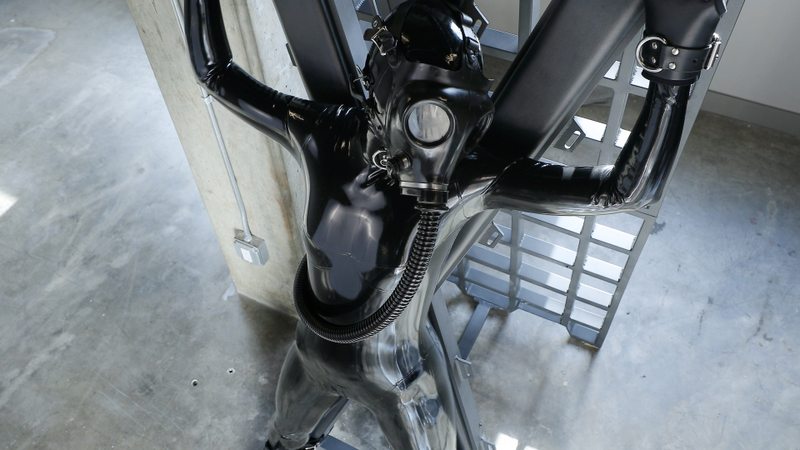 A sexy video of Vespa in black latex. Tagged with: gasmask & breathplay. Posted May 2019.